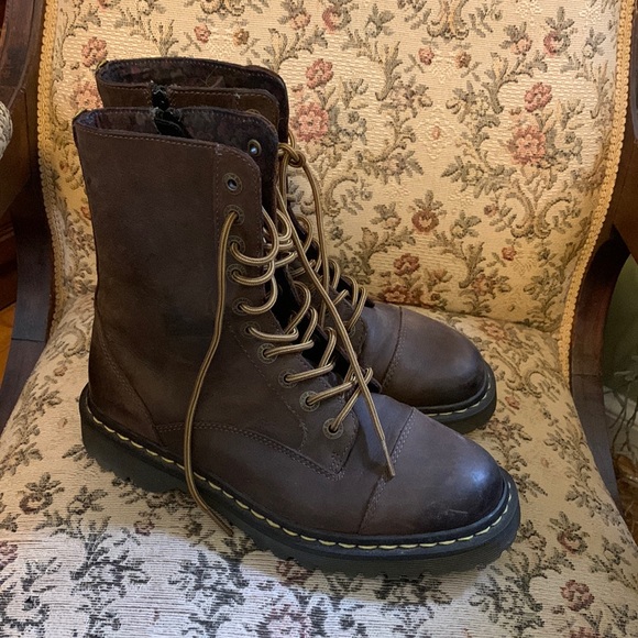 Doc Marten boots - Picture 1 of 3